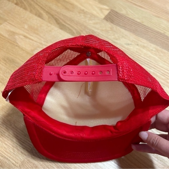 Vintage Sea World SnapBack Red Hat Retro 90s Trucker Mesh 1993 Souvenir - Picture 3 of 5